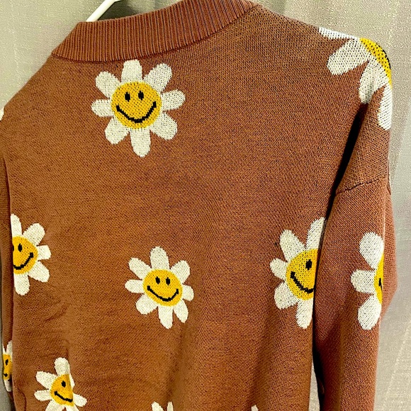 Cardigan, never worn, cozy,brown, flowers - Picture 5 of 5